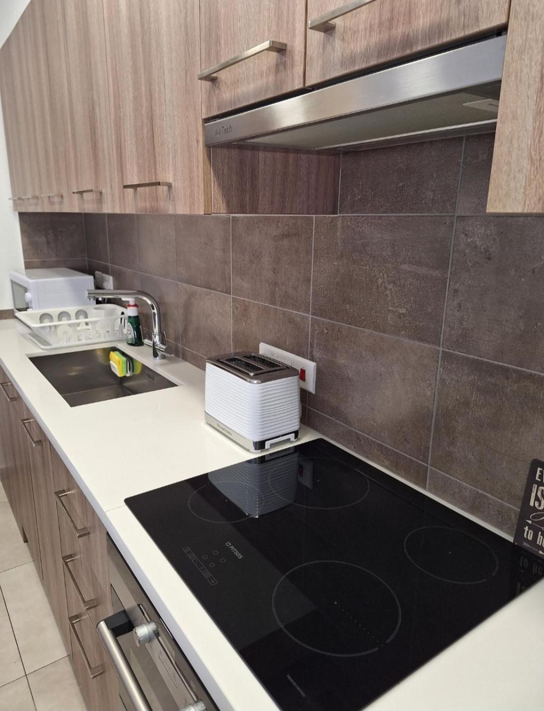 By The Way Apartment لارنكا المظهر الخارجي الصورة